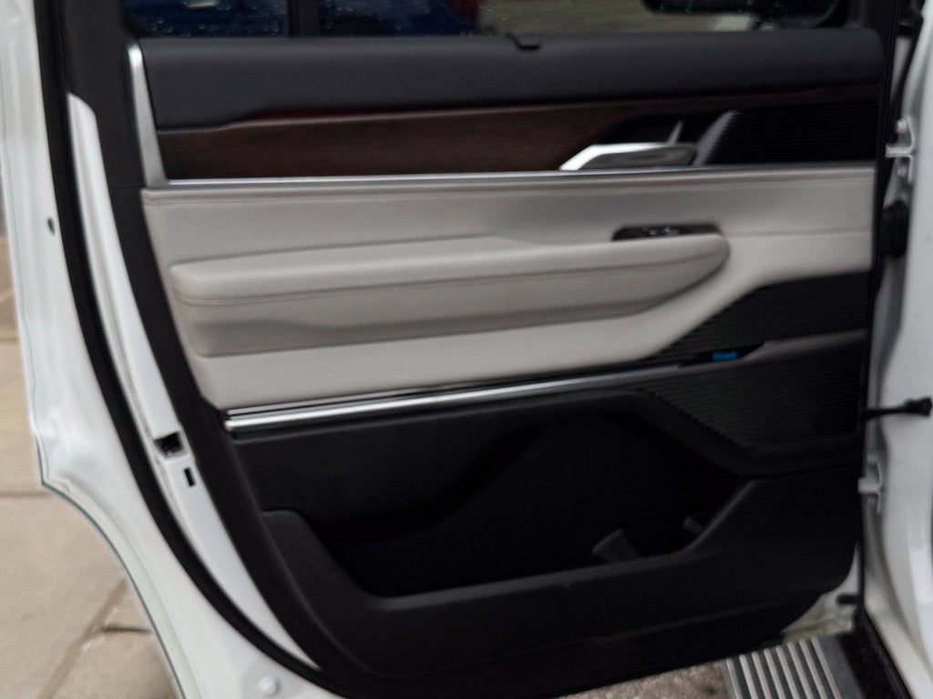 2023 Jeep Grand Wagoneer Base