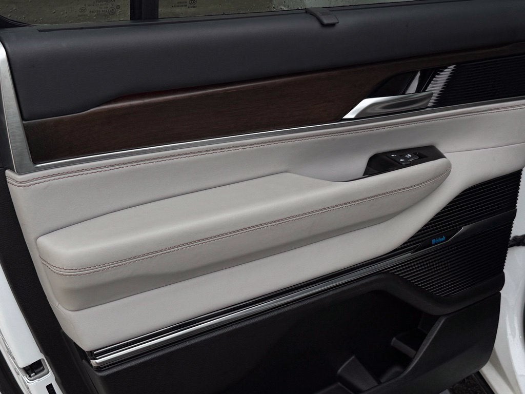 2023 Jeep Grand Wagoneer Base