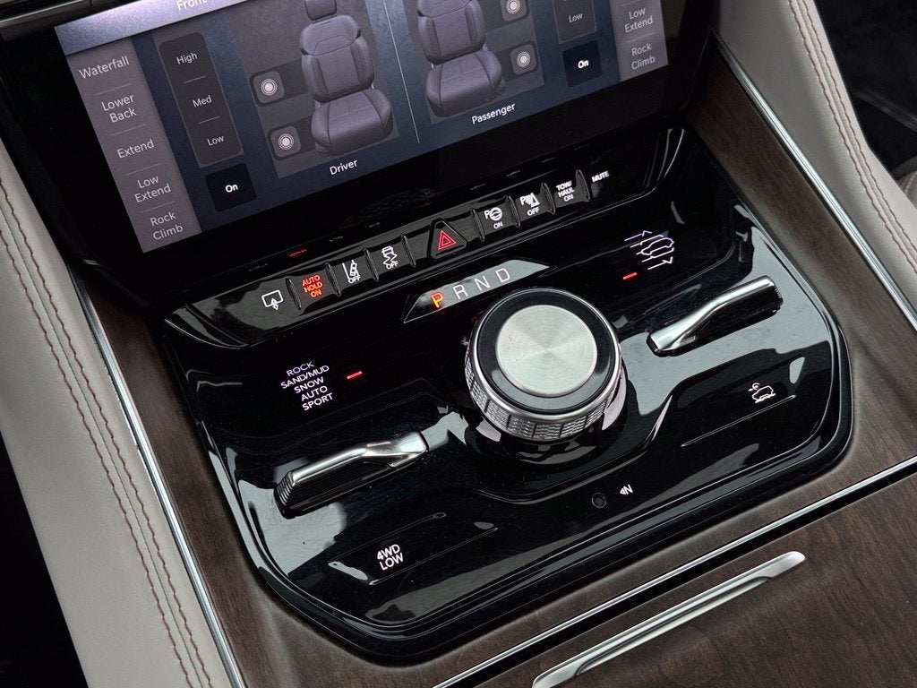 2023 Jeep Grand Wagoneer Base