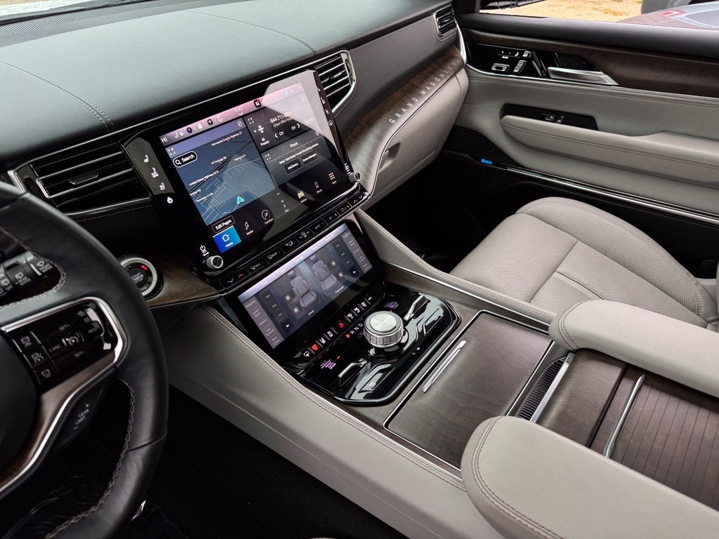 2023 Jeep Grand Wagoneer Base