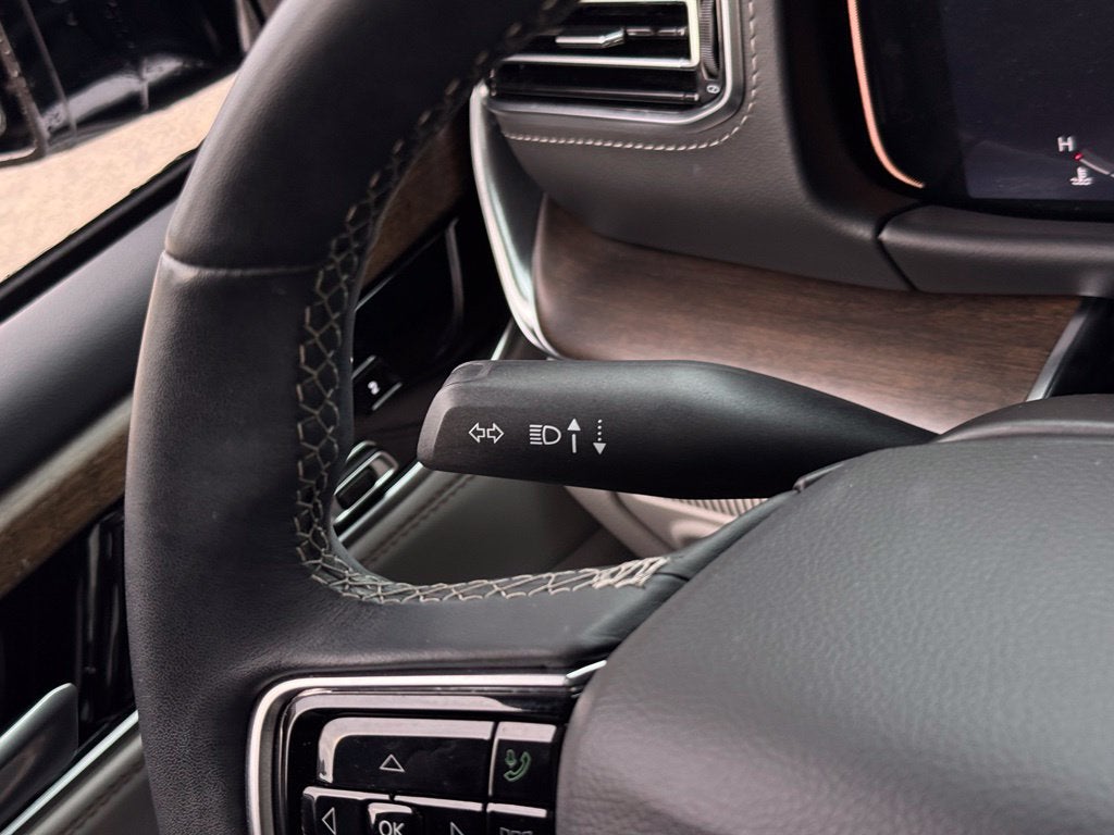2023 Jeep Grand Wagoneer Base