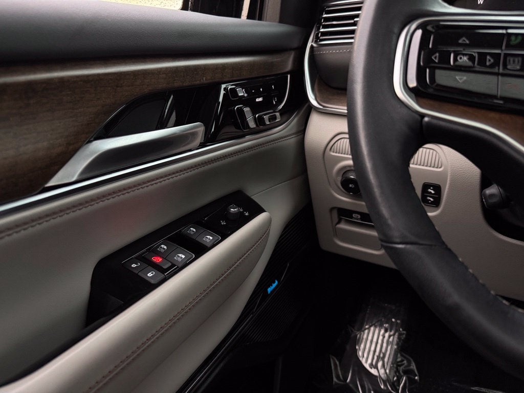 2023 Jeep Grand Wagoneer Base
