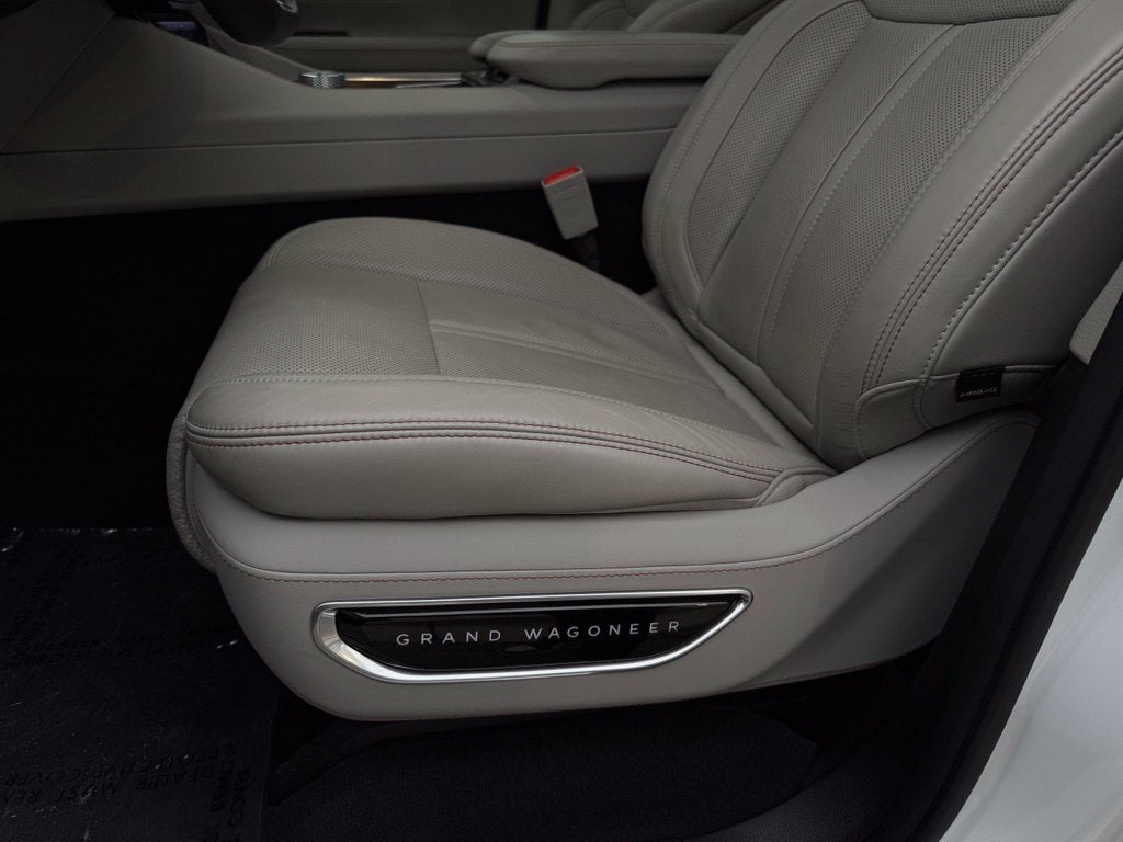 2023 Jeep Grand Wagoneer Base