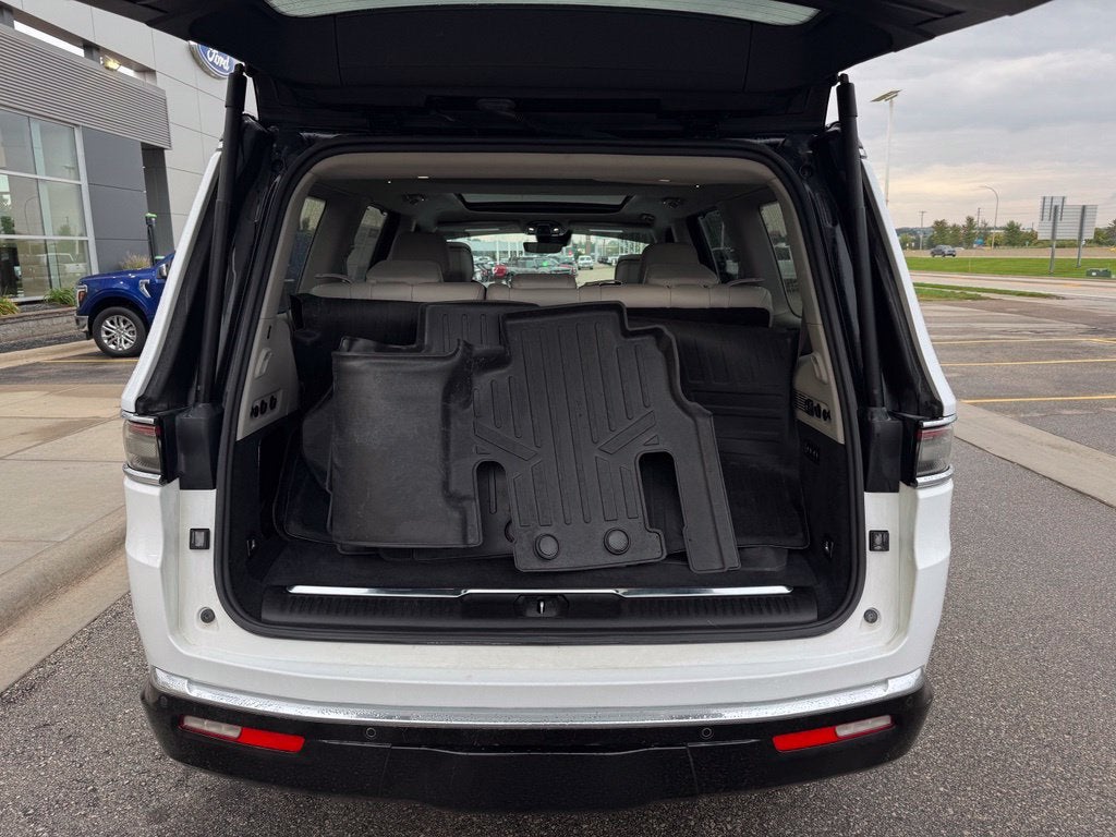 2023 Jeep Grand Wagoneer Base