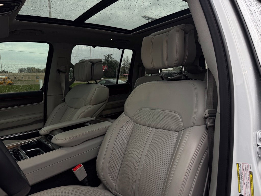 2023 Jeep Grand Wagoneer Base