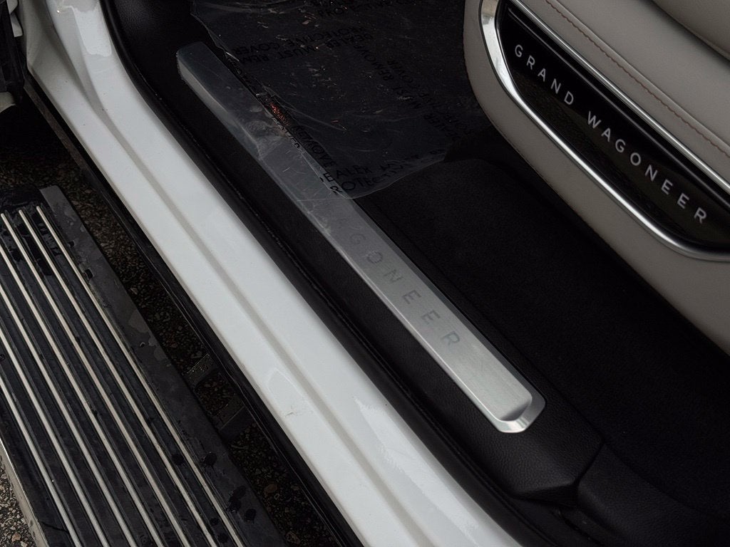 2023 Jeep Grand Wagoneer Base