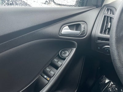 2017 Ford Focus SE w/ Rear Camera