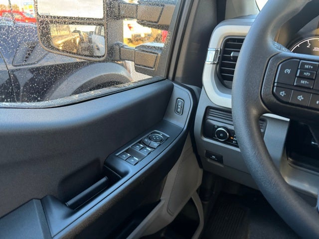 2026 Ford F-550SD w/ Chrome Pkg DRW