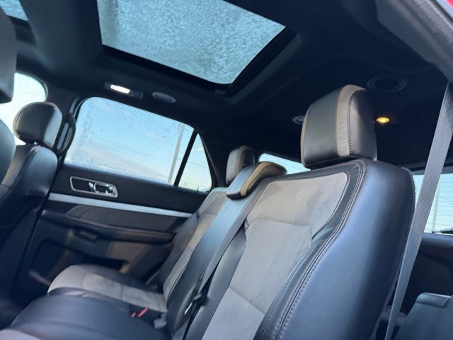 2017 Ford Explorer XLT w/ Twin Panel Moonroof + Tow Package