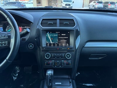 2017 Ford Explorer XLT w/ Twin Panel Moonroof + Tow Package