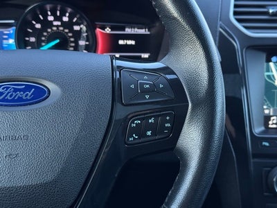 2017 Ford Explorer XLT w/ Twin Panel Moonroof + Tow Package