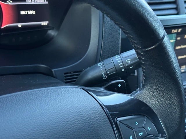 2017 Ford Explorer XLT w/ Twin Panel Moonroof + Tow Package