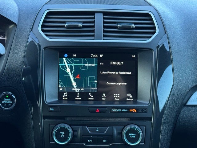 2017 Ford Explorer XLT w/ Twin Panel Moonroof + Tow Package