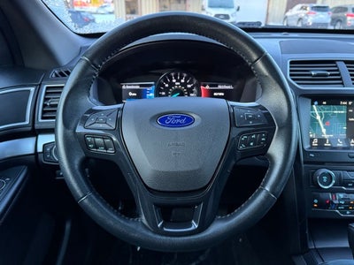 2017 Ford Explorer XLT w/ Twin Panel Moonroof + Tow Package