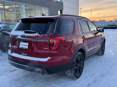 2017 Ford Explorer XLT w/ Twin Panel Moonroof + Tow Package
