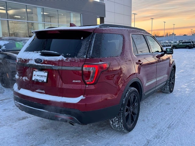 2017 Ford Explorer XLT w/ Twin Panel Moonroof + Tow Package