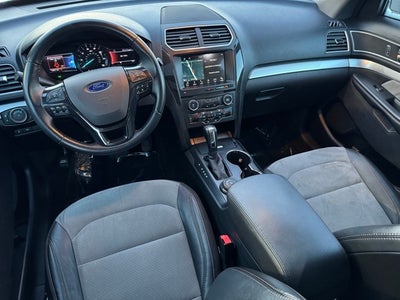 2017 Ford Explorer XLT w/ Twin Panel Moonroof + Tow Package