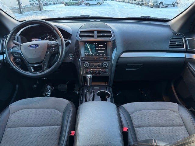 2017 Ford Explorer XLT w/ Twin Panel Moonroof + Tow Package