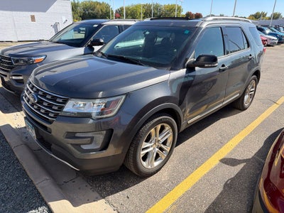 2017 Ford Explorer XLT w/2nd Row Bench