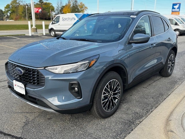 2026 Ford Escape Plug-In Hybrid Base w/ Tow Pkg & Panoramic Roof