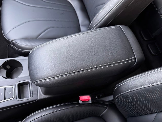 2025 Ford Escape Plug-In Hybrid Base w/Panoramic Vista Roof + 360 Camera