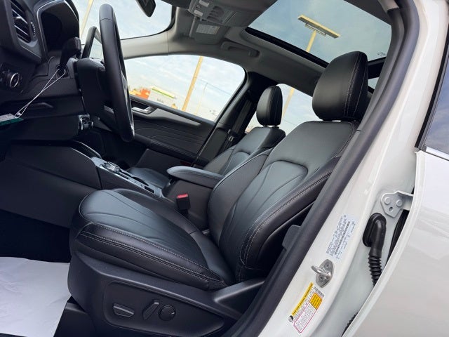 2025 Ford Escape Plug-In Hybrid Base w/Panoramic Vista Roof + 360 Camera