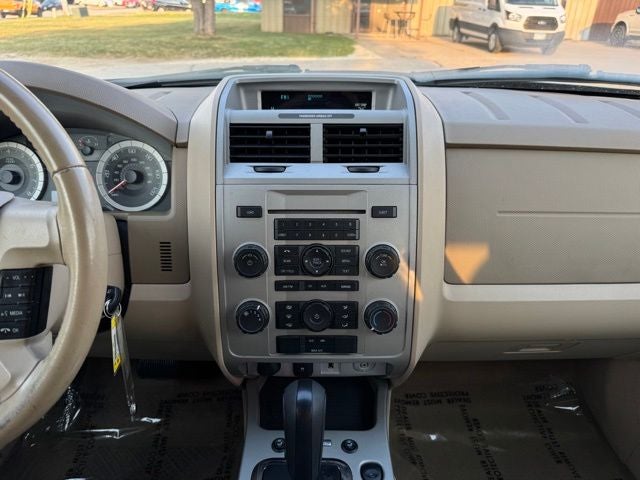Used 2009 Ford Escape XLT with VIN 1FMCU93G19KA88911 for sale in Rochester, Minnesota