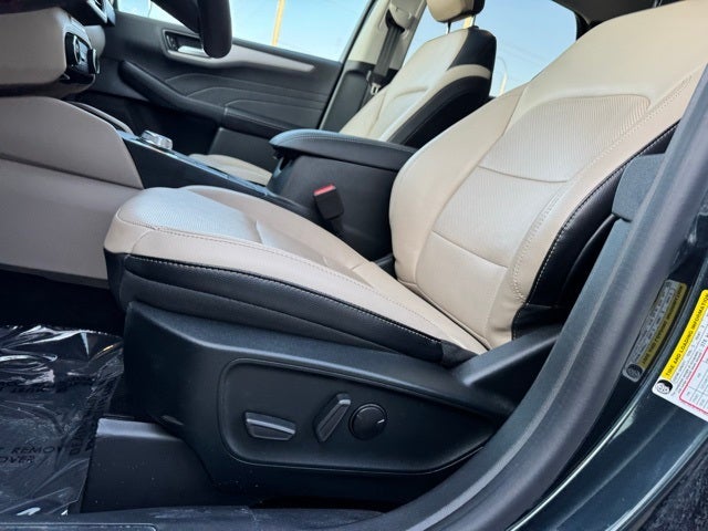 2022 Ford Escape SEL w/ Panoramic Moonroof + Trailer Tow Package