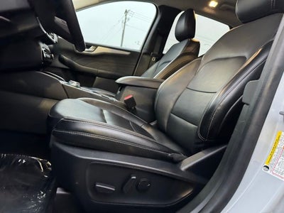 2025 Ford Escape Platinum w/ Adaptive Cruise + Heated Steering Wheel