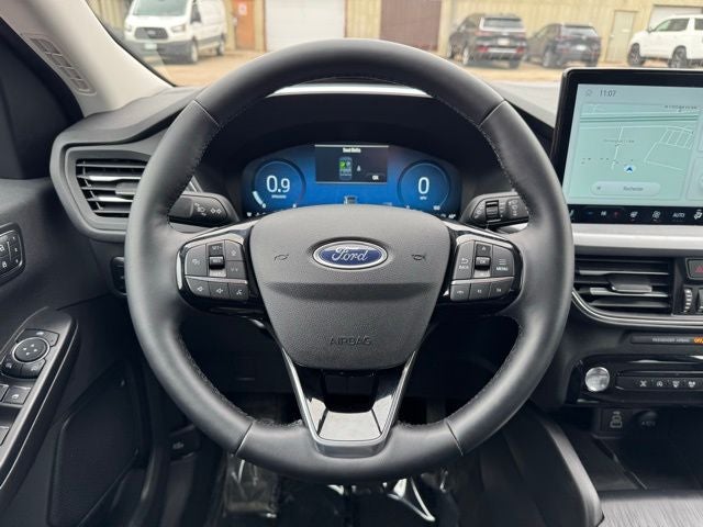 2025 Ford Escape Platinum w/ Heated Steering Wheel + Adaptive Cruise