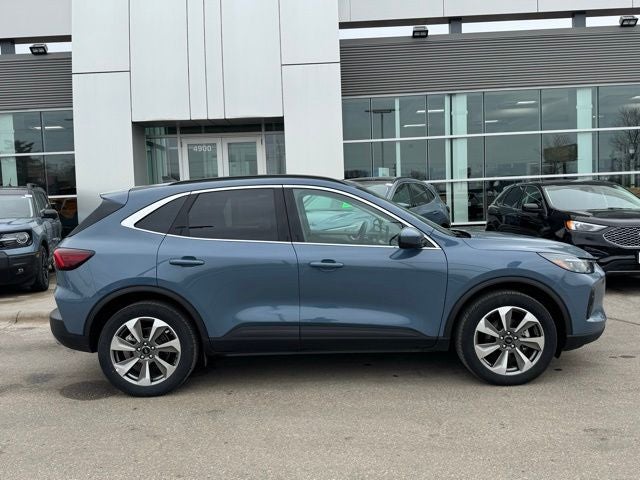 2025 Ford Escape Platinum w/ Heated Steering Wheel + Adaptive Cruise