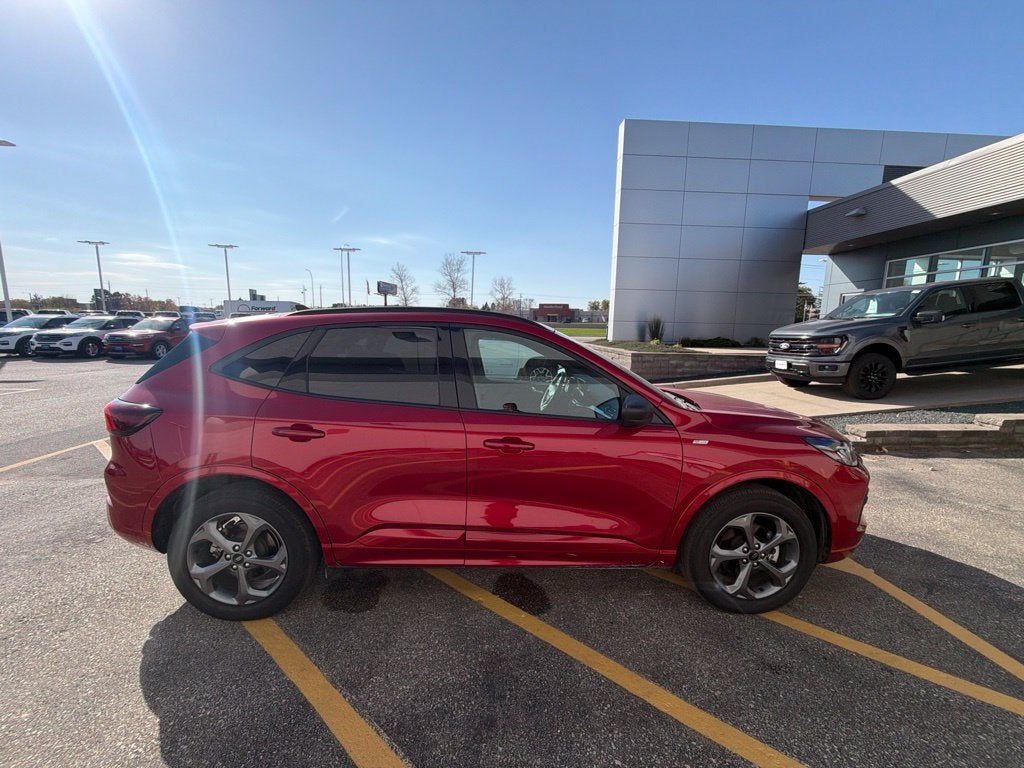 2024 Ford Escape ST-Line w/Heated Steering Wheel + Adaptive Cruise