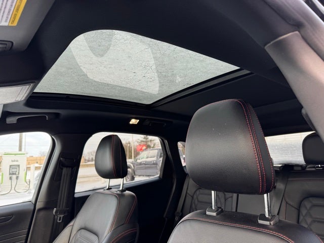 2023 Ford Escape Hybrid ST-Line Elite w/ Panoramic Moonroof + Head-Up Display