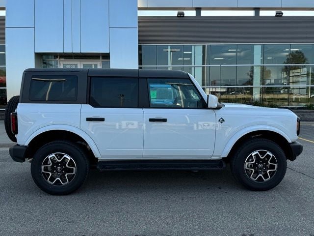 2026 Ford Bronco Outer Banks w/Sinister Bronze Pkg