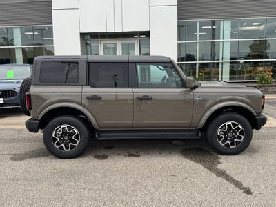 2026 Ford Bronco Outer Banks w/Heated Steering Wheel + Adaptive Cruise