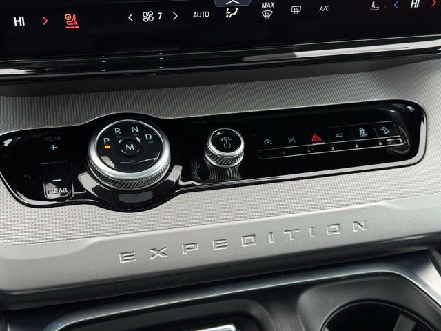 2025 Ford Expedition Max Active w/ Panoramic Moonroof + 8 Passenger Seating (2nd R