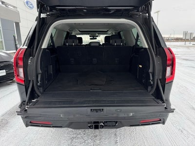 2025 Ford Expedition Max Active w/ Panoramic Moonroof + 8 Passenger Seating (2nd R