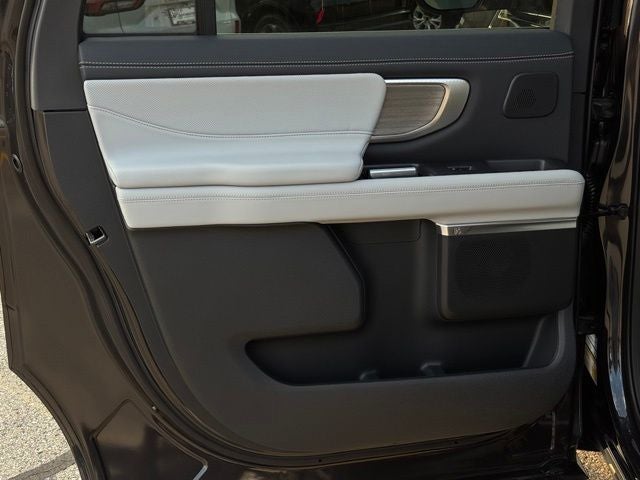 2027 Ford Expedition Max Platinum w/Ultimate Pkg + Drivers Pkg