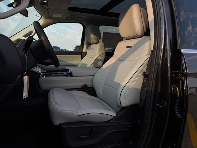 2027 Ford Expedition Max Platinum w/Ultimate Pkg + Drivers Pkg