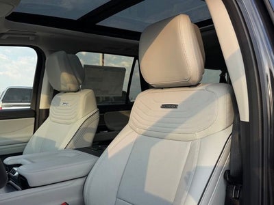 2027 Ford Expedition Max Platinum w/Ultimate Pkg + Drivers Pkg