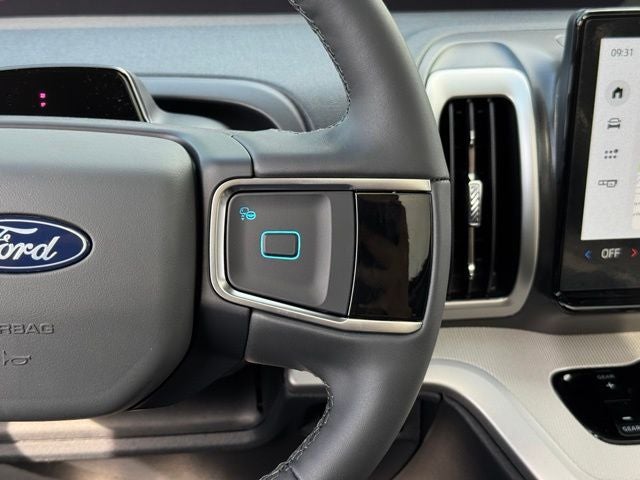 2026 Ford Expedition Active w/Panoramic Vista Roof
