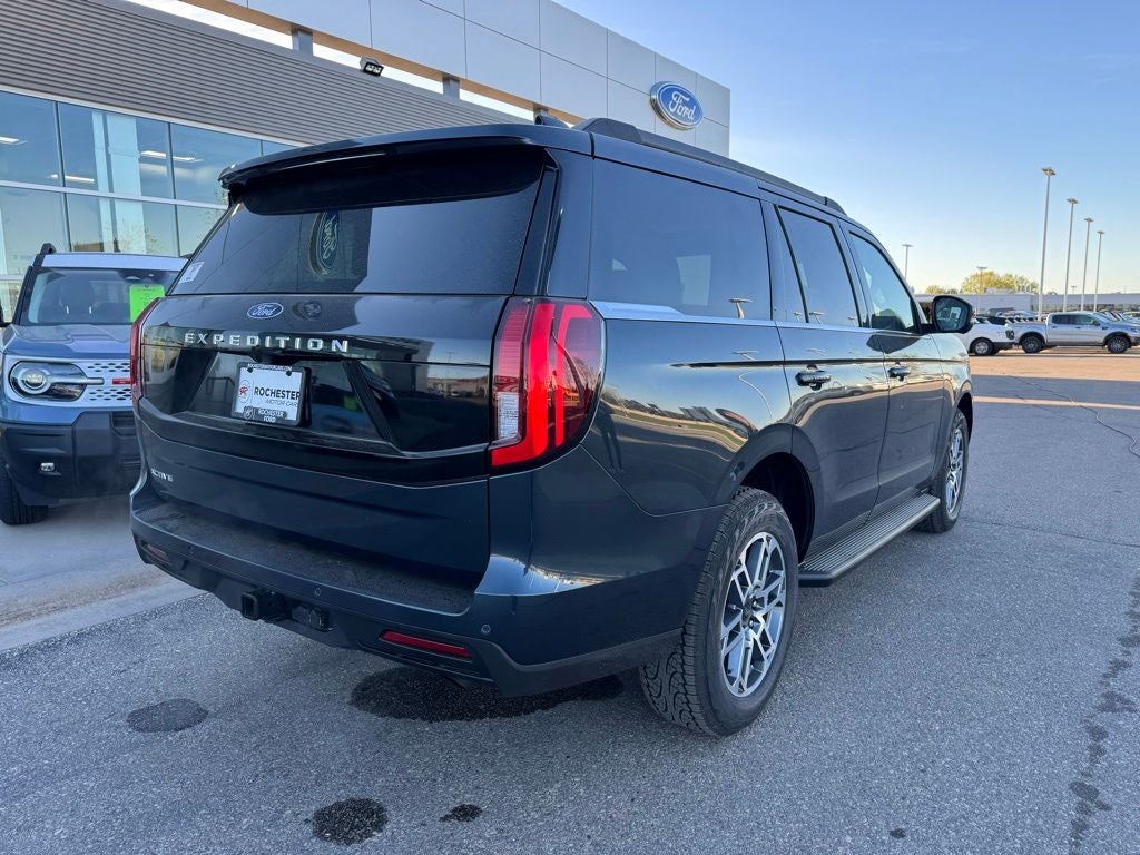 2026 Ford Expedition Active w/Panoramic Roof + 20" Wheels