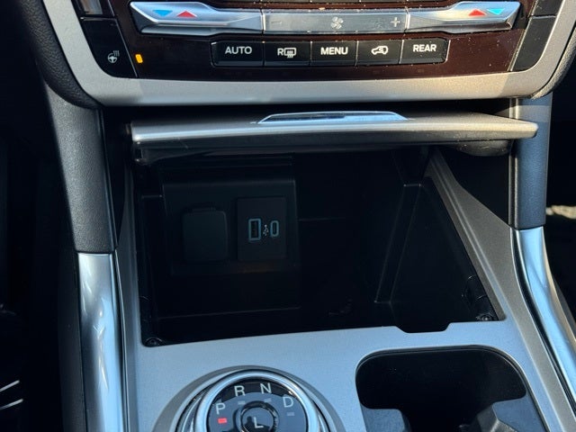 2023 Ford Explorer XLT w/ Twin Panel Moonroof + Trailer Tow Package