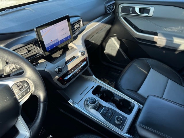 2023 Ford Explorer XLT w/ Twin Panel Moonroof + Trailer Tow Package