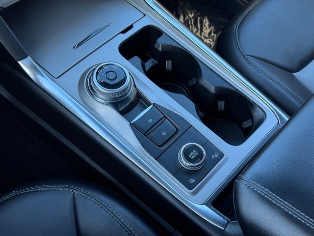 2023 Ford Explorer XLT w/ Twin Panel Moonroof + Trailer Tow Package