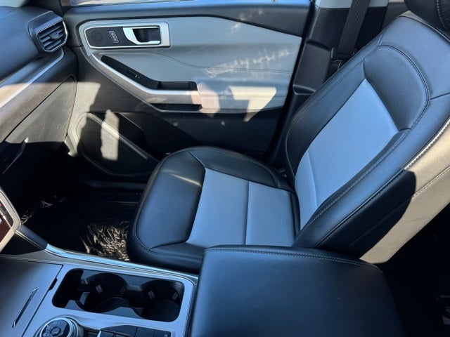 2023 Ford Explorer XLT w/ Twin Panel Moonroof + Trailer Tow Package