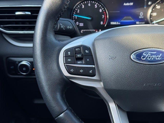 2023 Ford Explorer XLT w/ Twin Panel Moonroof + Trailer Tow Package