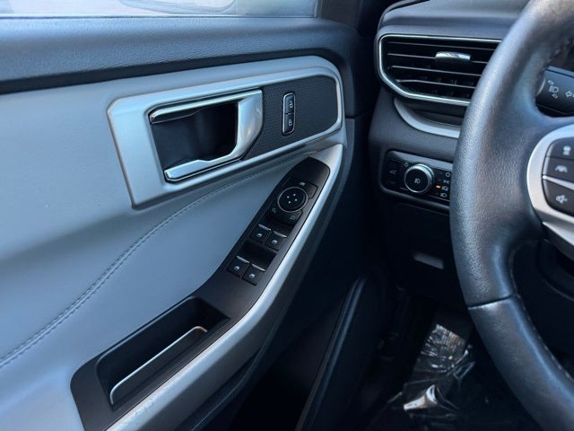 2023 Ford Explorer XLT w/ Twin Panel Moonroof + Trailer Tow Package