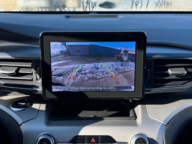 2023 Ford Explorer XLT w/ Twin Panel Moonroof + Trailer Tow Package