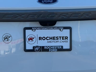 2023 Ford Explorer XLT w/ Twin Panel Moonroof + Trailer Tow Package